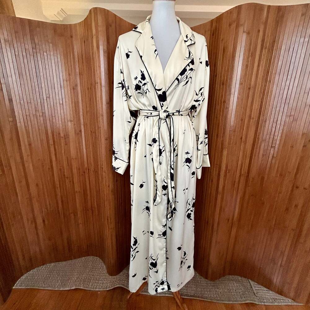 Vintage Cream and Black Floral Lounge Robe